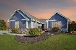 921 E Prairie View Dr, Oak Creek, WI 53154 - Photo 1