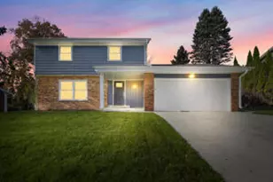 1569 Parkview Ln, Port Washington, WI 53074 - Photo 1