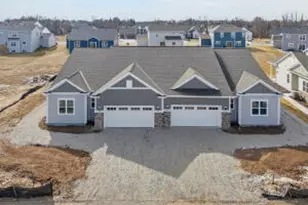 847 Stirling Dr, Oconomowoc, WI 53066 - Photo 1