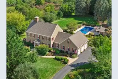 N40W33325  Woodsview Dr, Nashotah, WI 53058 - Photo 1