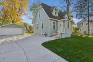 10121 W Bungalow Pkwy, West Allis, WI 53214 - Photo 1