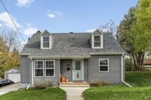 129 Juneau St, Horicon, WI 53032 - Photo 1