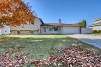 367  Prairie Run, Grafton, WI 53024 - Photo 1