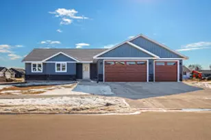 1818 Arches Dr, Holmen, WI 54636 - Photo 1