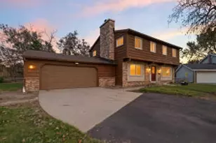 1334 W Paradise Ct, Glendale, WI 53209 - Photo 1