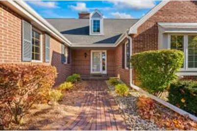 2611 W Lake Vista Ct, Mequon, WI 53092 - Photo 1