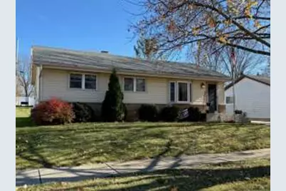 132  Clover Ct, Burlington, WI 53105 - Photo 1