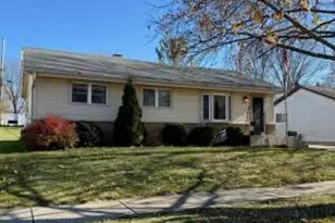 132 Clover Ct, Burlington, WI 53105 - Photo 1