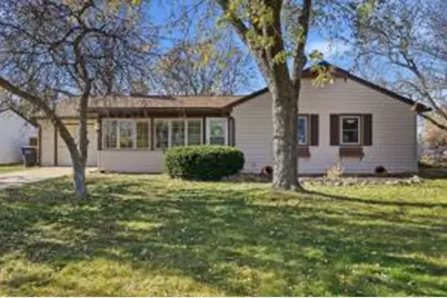 915  Parkview Ln, Mukwonago, WI 53149 - Photo 1