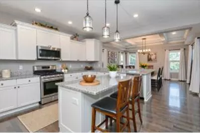 N12W29872  Southampton Ct, Delafield, WI 53188 - Photo 1