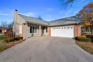 5405 Somerset Ln, Greenfield, WI 53221 - Photo 1