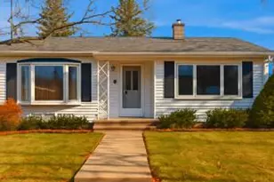 511 Oak St, Manitowoc, WI 54220 - Photo 1