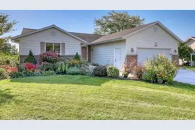 829  Royal Dr, West Bend, WI 53090 - Photo 1