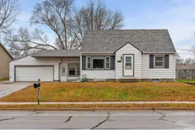 527  Sand Lake Rd, Onalaska, WI 54650 - Photo 1