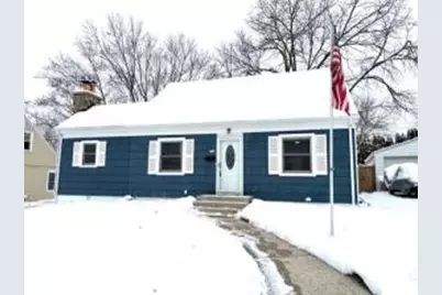 125  Summit Dr, Port Washington, WI 53074 - Photo 1