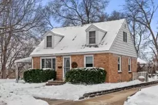 5511 W Notre Dame Ct, Milwaukee, WI 53208 - Photo 1