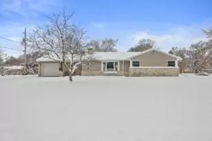 815 Parkview Ln, Mukwonago, WI 53149 - Photo 1