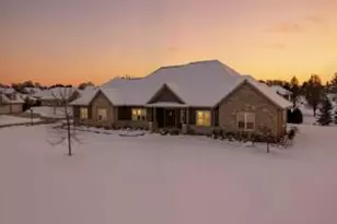 W229N3655 Sterling Ct, Pewaukee, WI 53072 - Photo 1