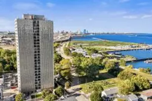 2525 S Shore Dr, Milwaukee, WI 53207 - Photo 1