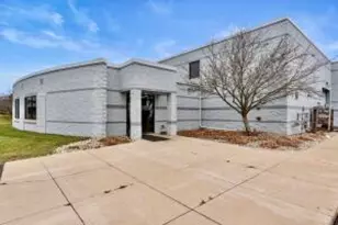 W223N609 Saratoga Dr, Pewaukee, WI 53186 - Photo 1