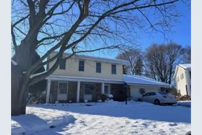 W53N813  Manchester Sq, Cedarburg, WI 53012 - Photo 1