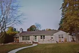 1010 Lincoln Blvd, Manitowoc, WI 54220 - Photo 1