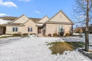 N58W5232 Highland Crossings Cir, Cedarburg, WI 53012 - Photo 1