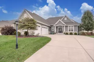 W198N5686 Powell Dr, Menomonee Falls, WI 53051 - Photo 1