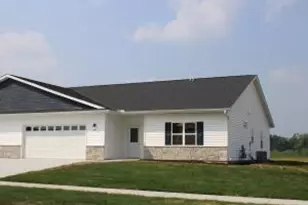920 Drumlin Dr, Kewaskum, WI 53040 - Photo 1