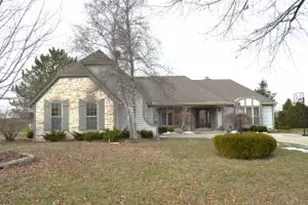 8530 W Woodfield Ct, Franklin, WI 53132 - Photo 1