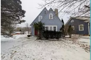 955 N 6th St, Manitowoc, WI 54220 - Photo 1