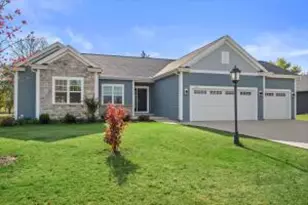 7911 W Oakwood Wy, Franklin, WI 53132 - Photo 1