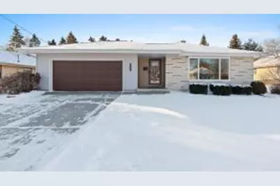 2003  Richmond Ave, Manitowoc, WI 54220 - Photo 1