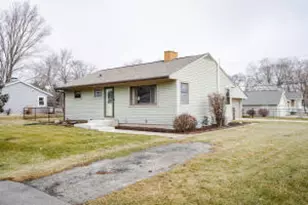 7166 S 37th Pl, Franklin, WI 53132 - Photo 1