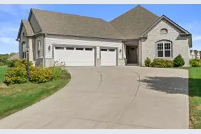 W195N5814  Deer Park Ct, Menomonee Falls, WI 53051 - Photo 1