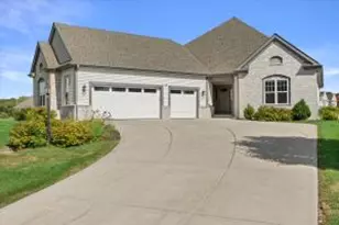 W195N5814 Deer Park Ct, Menomonee Falls, WI 53051 - Photo 1