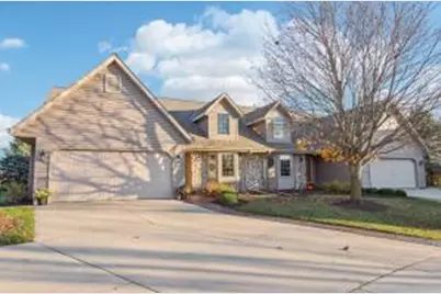W203N16198  Pin Oak Cir, Jackson, WI 53037 - Photo 1