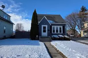 914 S 24th St, Manitowoc, WI 54220 - Photo 1