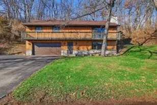 142 Riverside Dr, Racine, WI 53185 - Photo 1