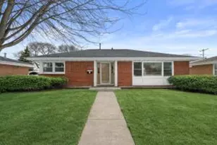 1108 Shorecrest Dr, Racine, WI 53402 - Photo 1