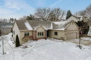 2707 Fox Hill Dr, Waukesha, WI 53189 - Photo 1