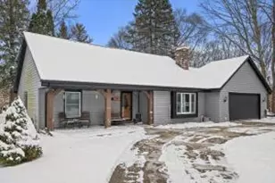 W220N2612 Maplewood Ln, Pewaukee, WI 53186 - Photo 1