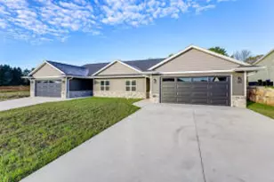 2510 Stoney Brook Ct, Manitowoc, WI 54220 - Photo 1