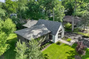 853 Sauganash Dr, Fontana, WI 53125 - Photo 1