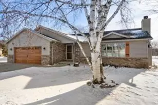 501 River Bluff Dr, Manitowoc, WI 54220 - Photo 1