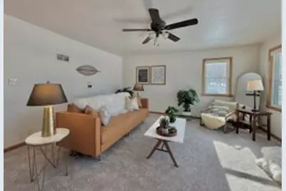 609 N Cedar St, Horicon, WI 53032 - Photo 2