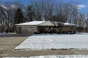 928 N 40th St, Manitowoc, WI 54220 - Photo 1