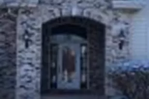 8098 S Meadowcreek Ct, Franklin, WI 53132 - Photo 2