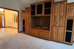 8098 S Meadowcreek Ct, Franklin, WI 53132 - Photo 8