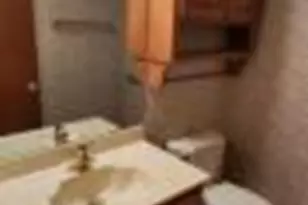 8098 S Meadowcreek Ct, Franklin, WI 53132 - Photo 12